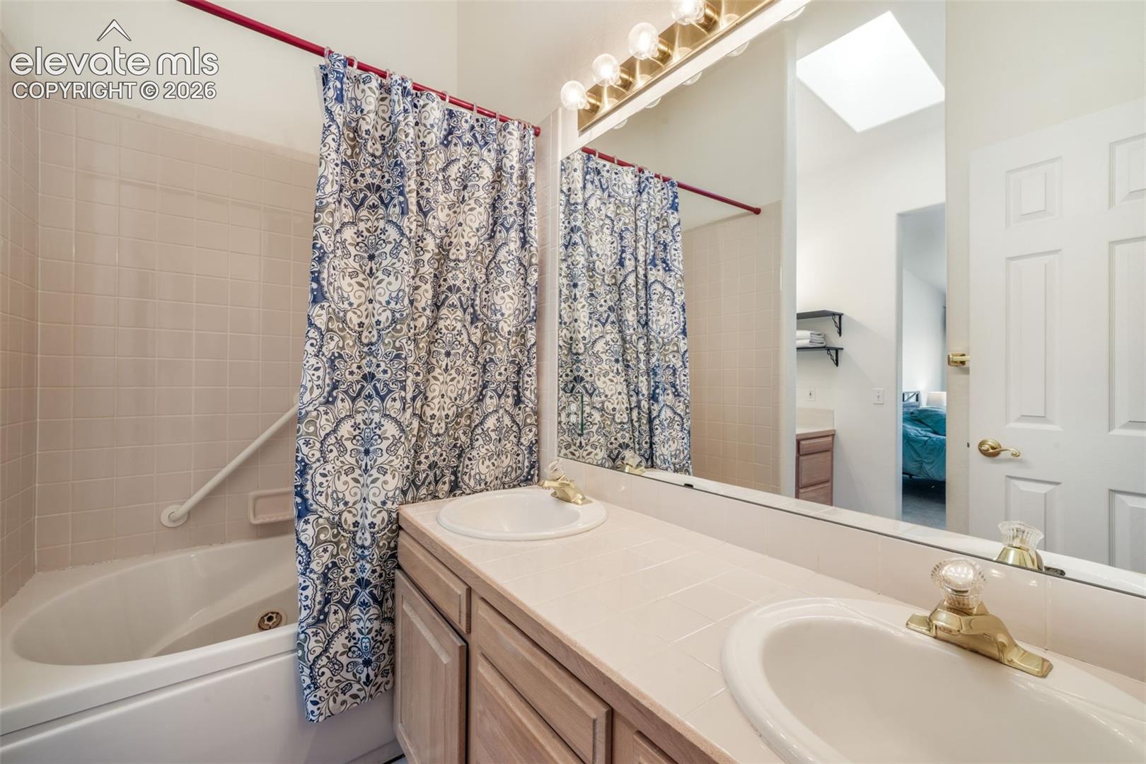 92 Luxury Lane