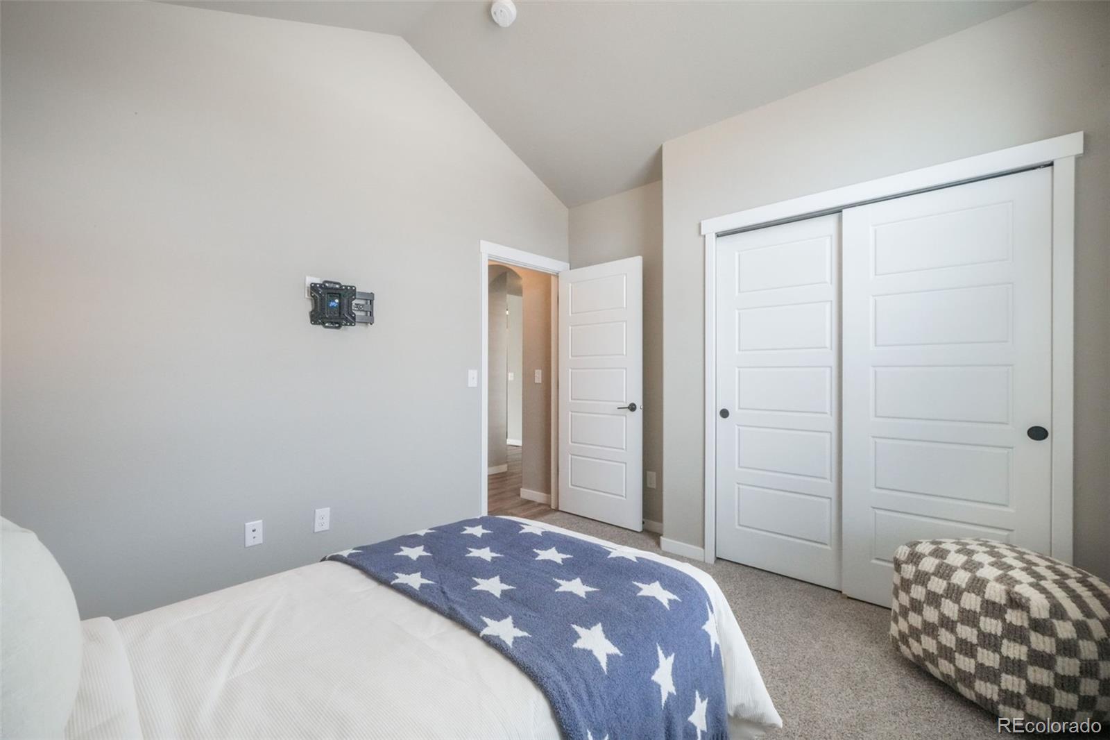 2573 Lakes Edge Drive