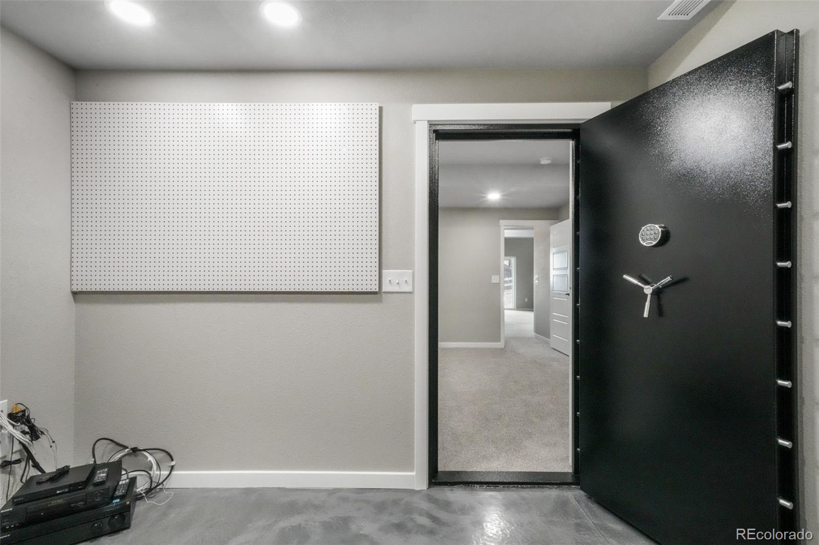 2573 Lakes Edge Drive