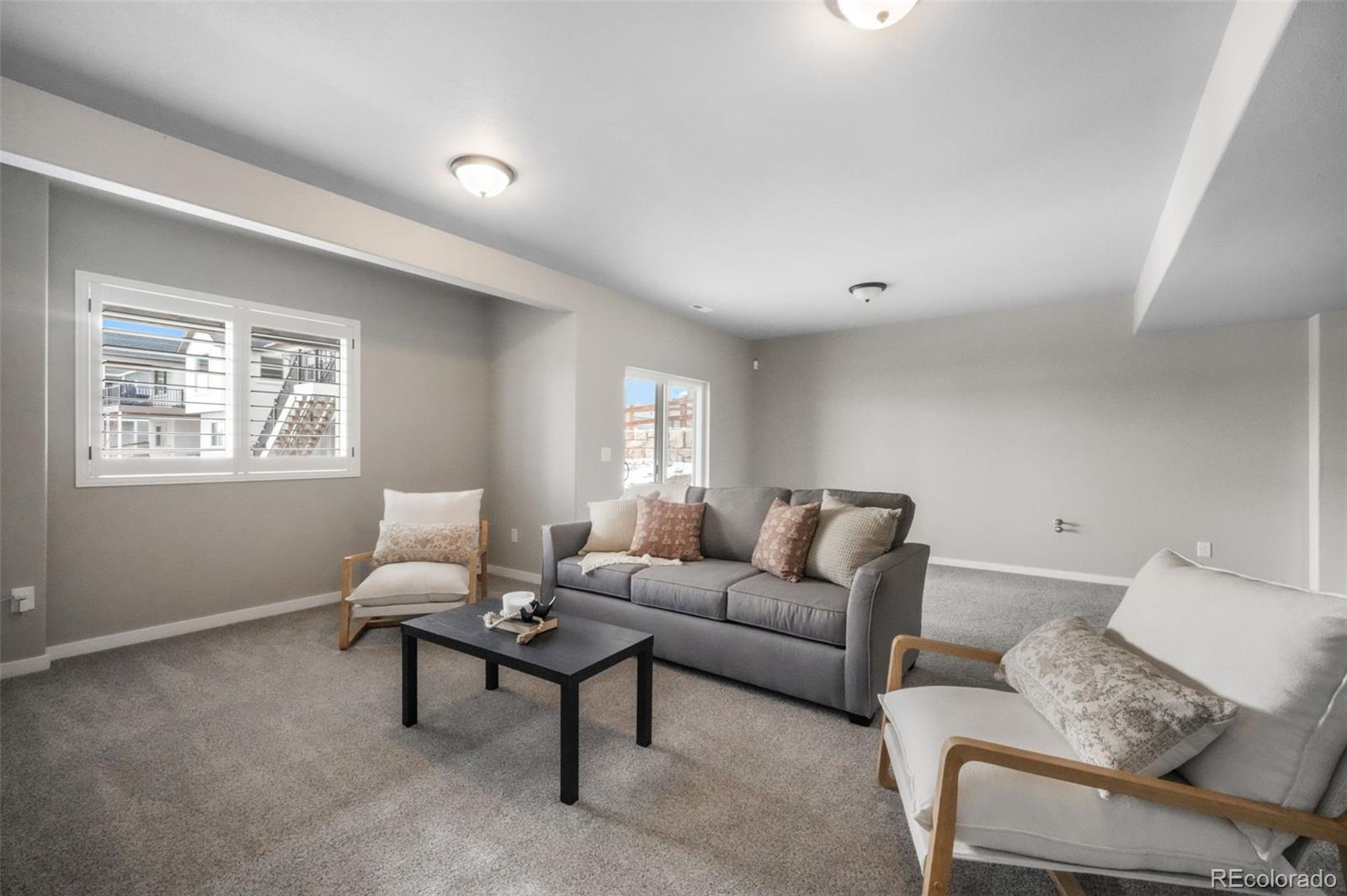 2573 Lakes Edge Drive