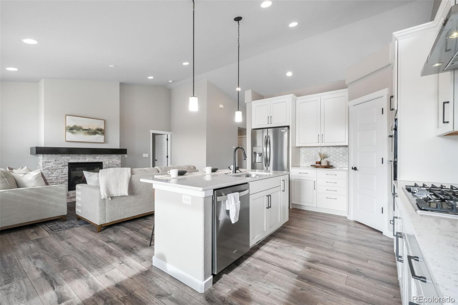 2573 Lakes Edge Drive