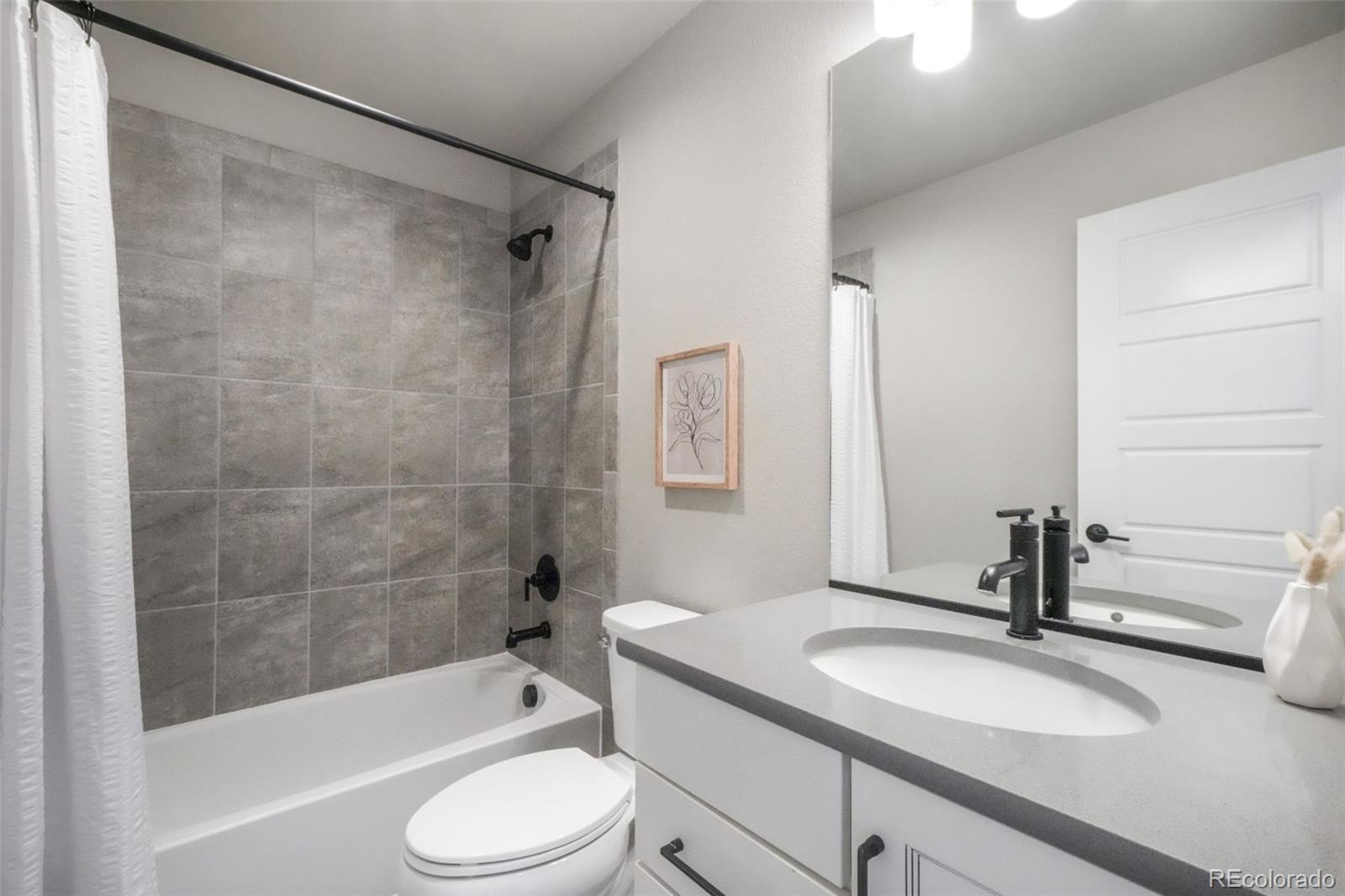 2573 Lakes Edge Drive