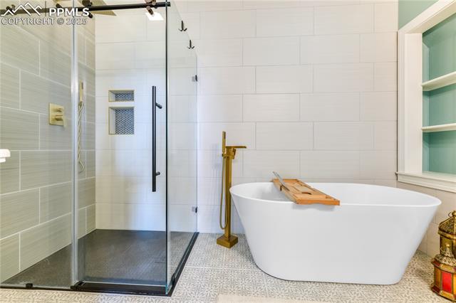 18690 Thunderbird Trail