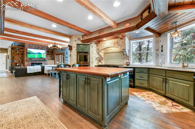 18690 Thunderbird Trail