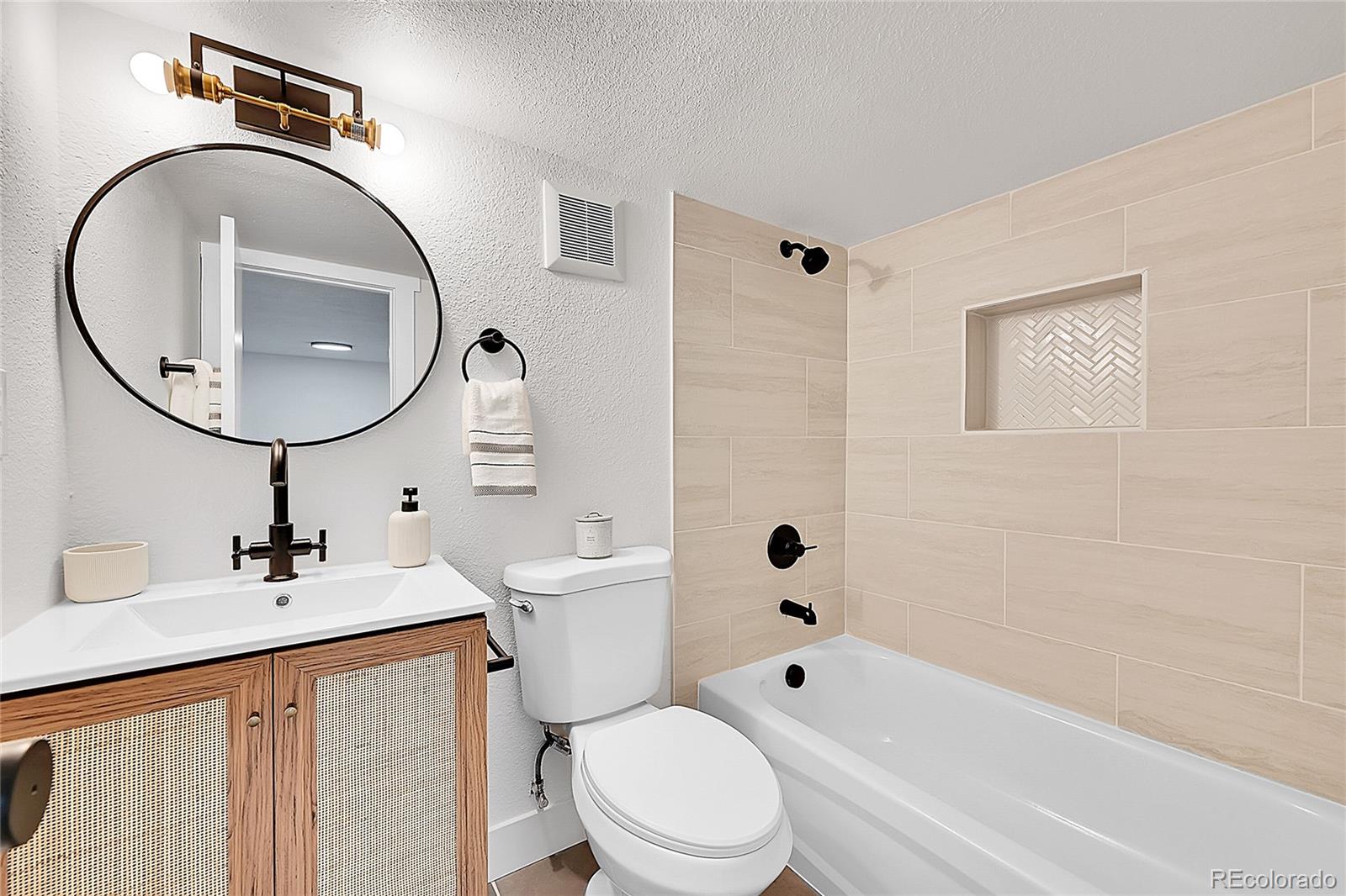 1130 N Hancock Avenue