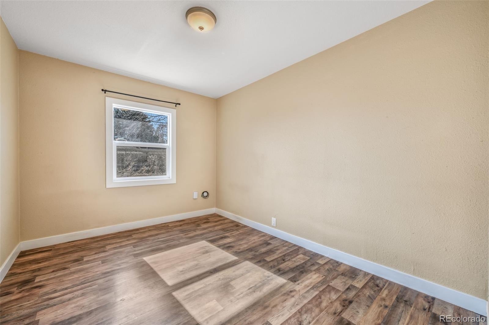 1051 Montrose Avenue