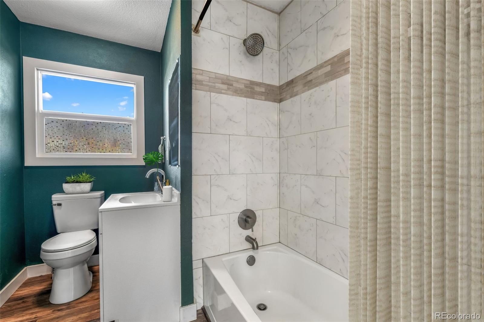 1051 Montrose Avenue