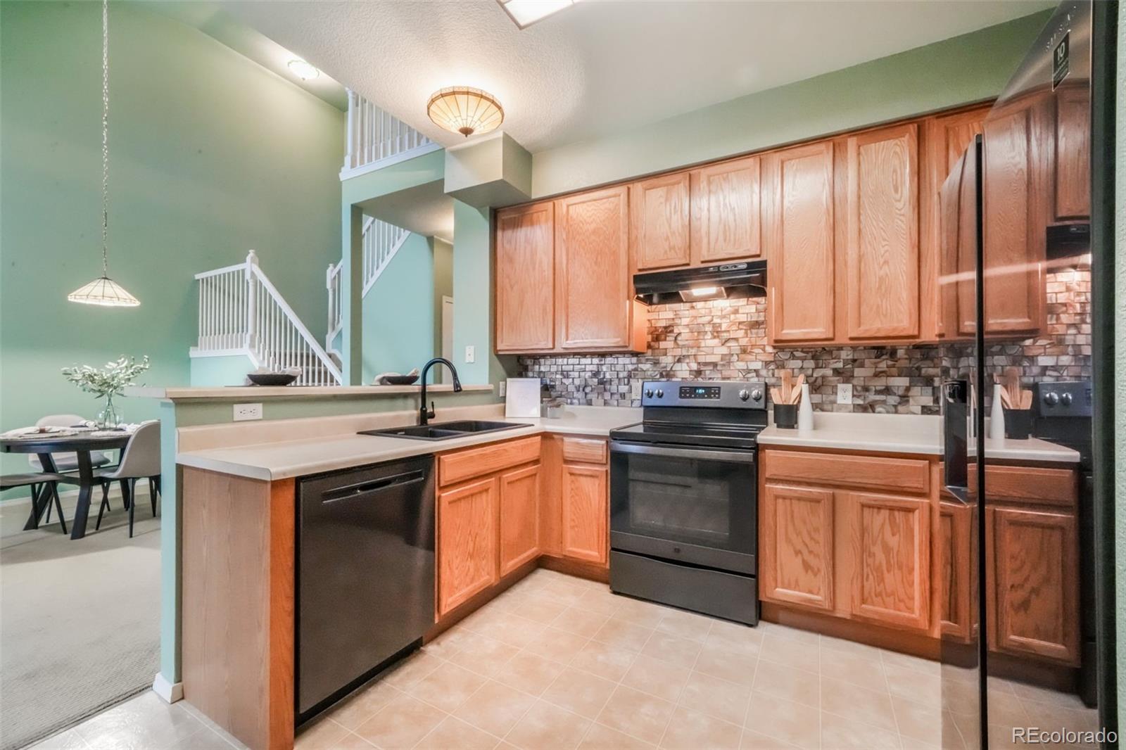 1223 Villa Grove