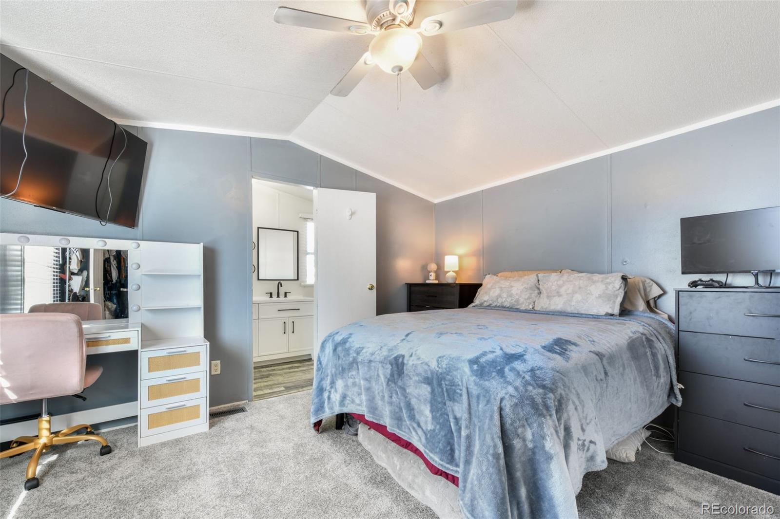 3841 N Cascade Avenue