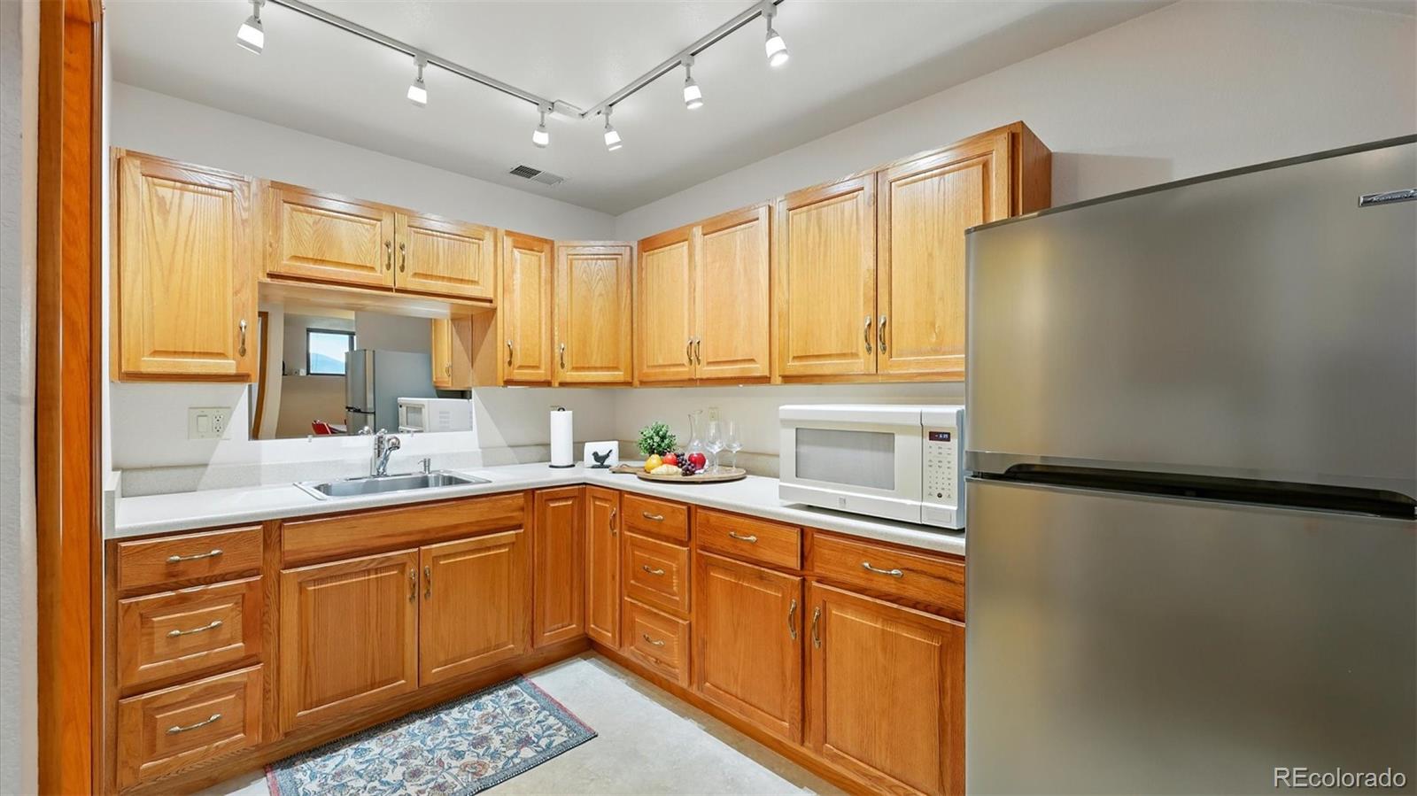 440 Torrey Pines Way