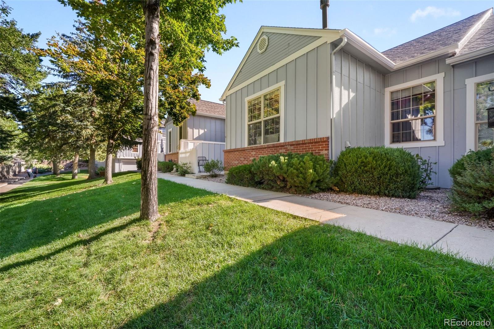 6886 Los Reyes Circle