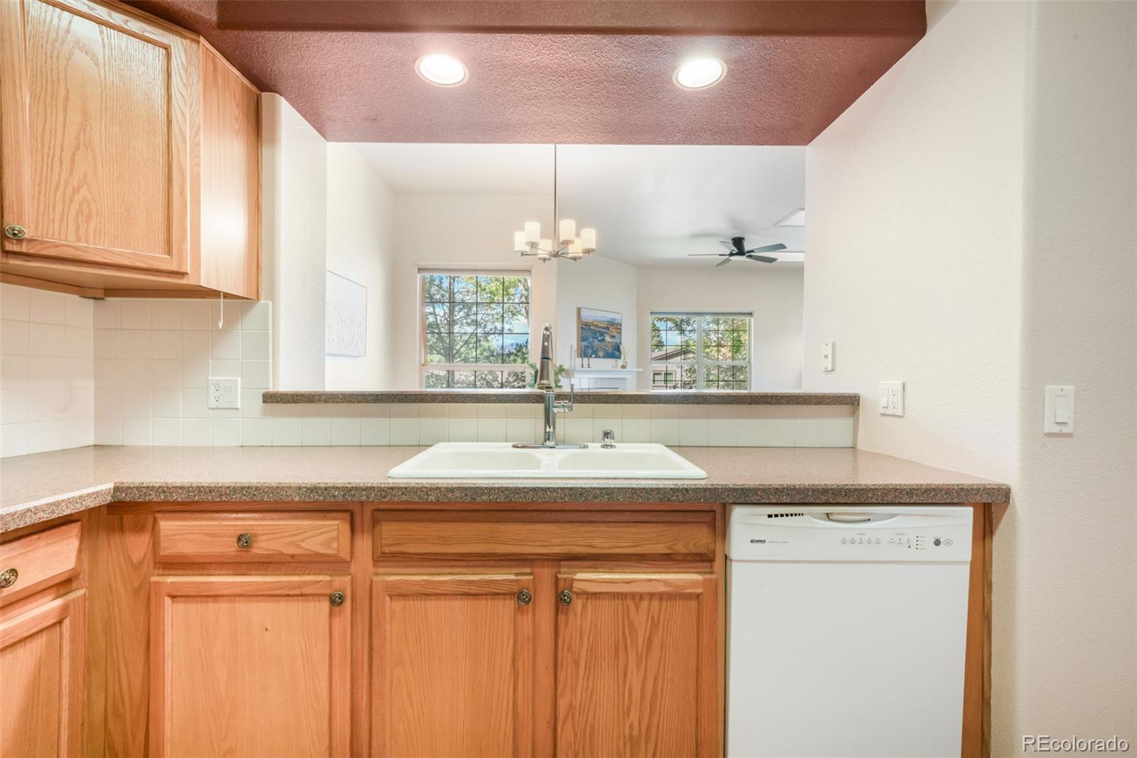 6886 Los Reyes Circle