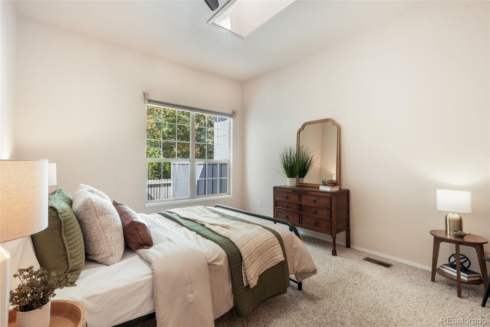 6886 Los Reyes Circle