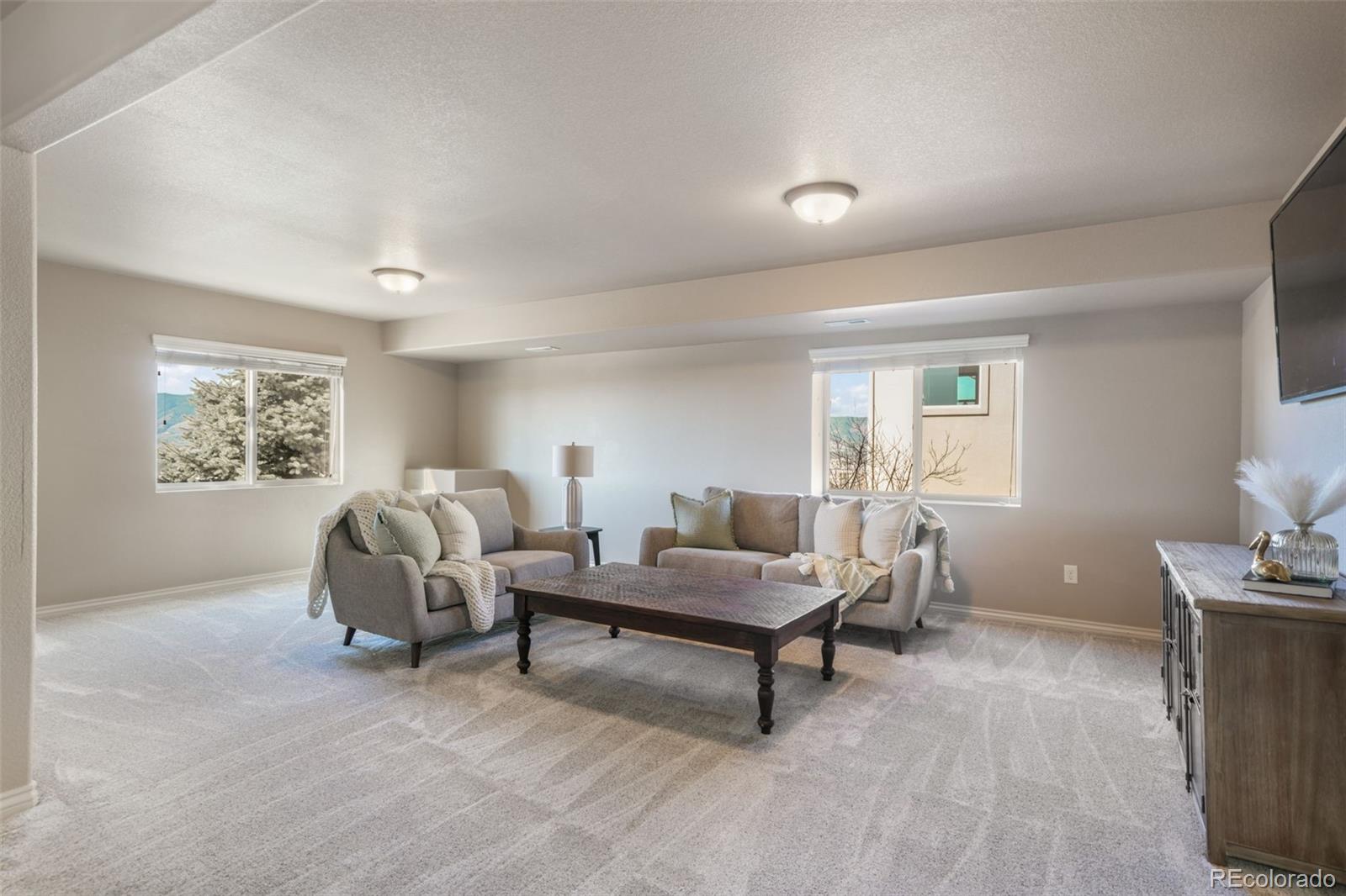 215 Kettle Valley Way