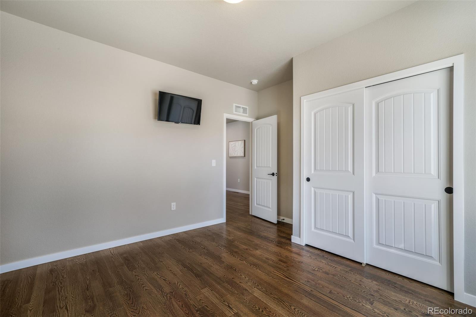 10104 Emerald Lake Lane