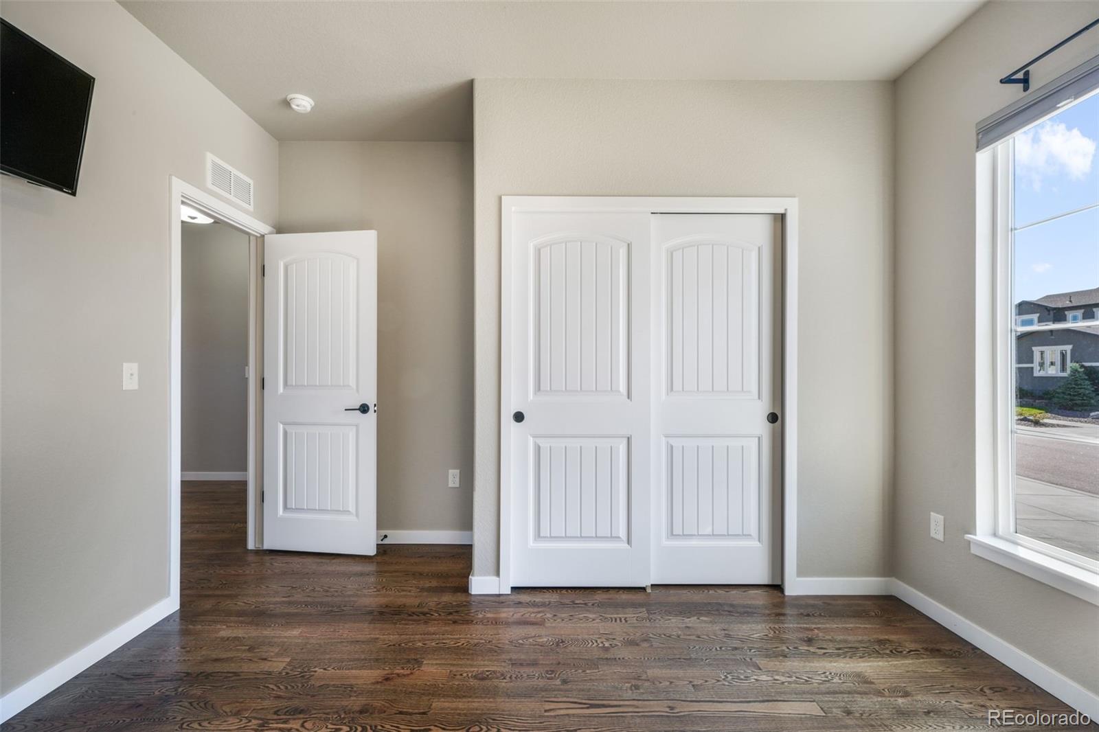10104 Emerald Lake Lane
