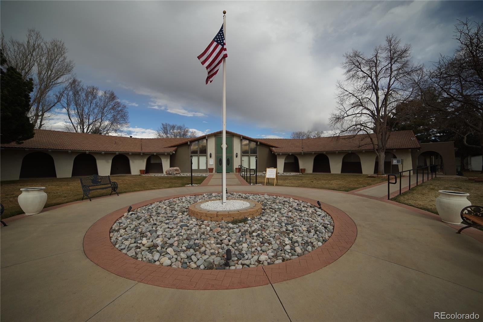 205 N Murray Boulevard