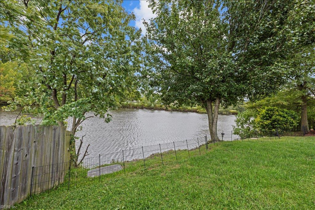 1329 Ettington LN
