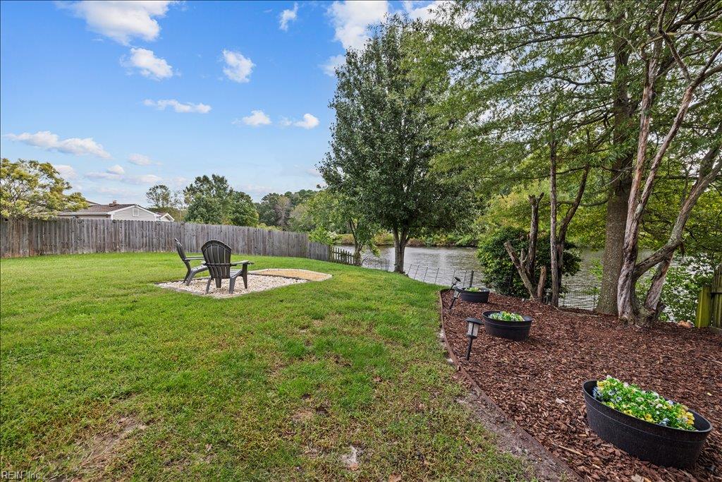 1329 Ettington LN