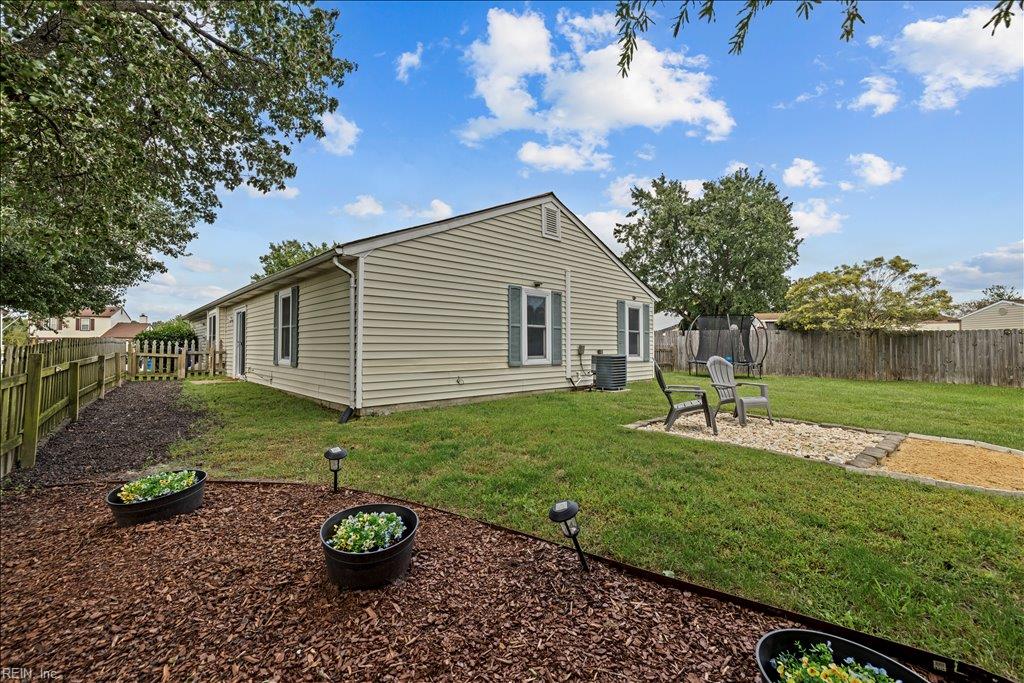 1329 Ettington LN
