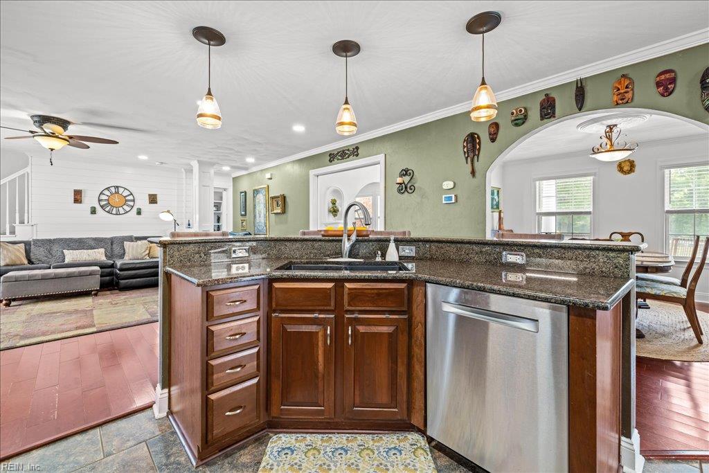 1309 Hawaiian DR