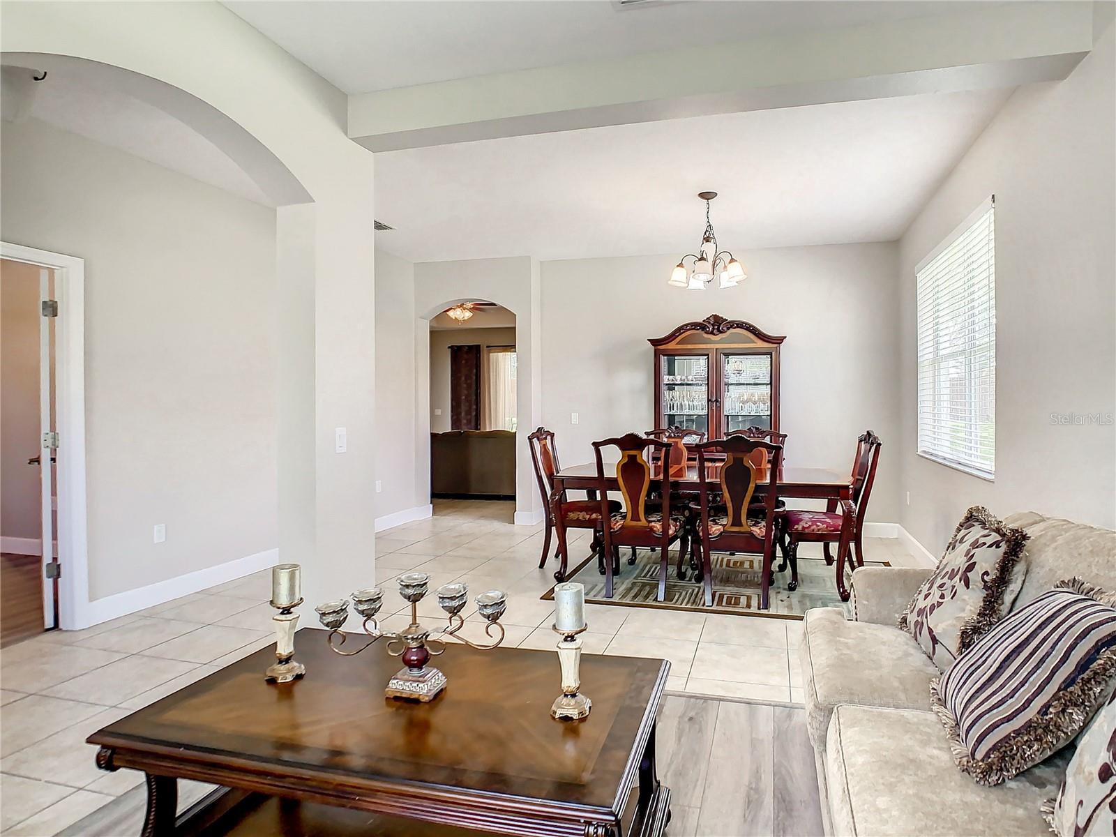 3067 ROLLING HILLS LN