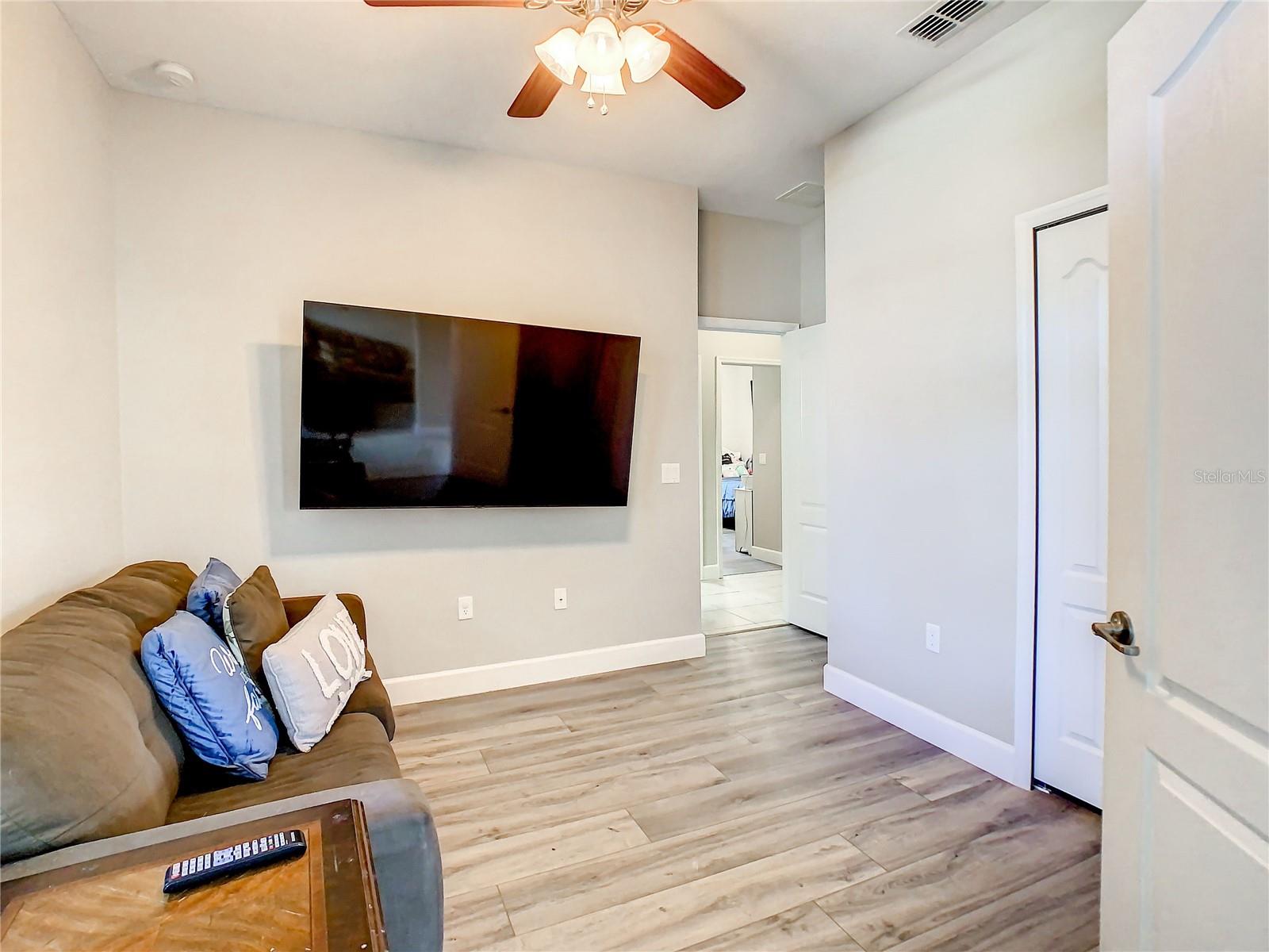 3067 ROLLING HILLS LN