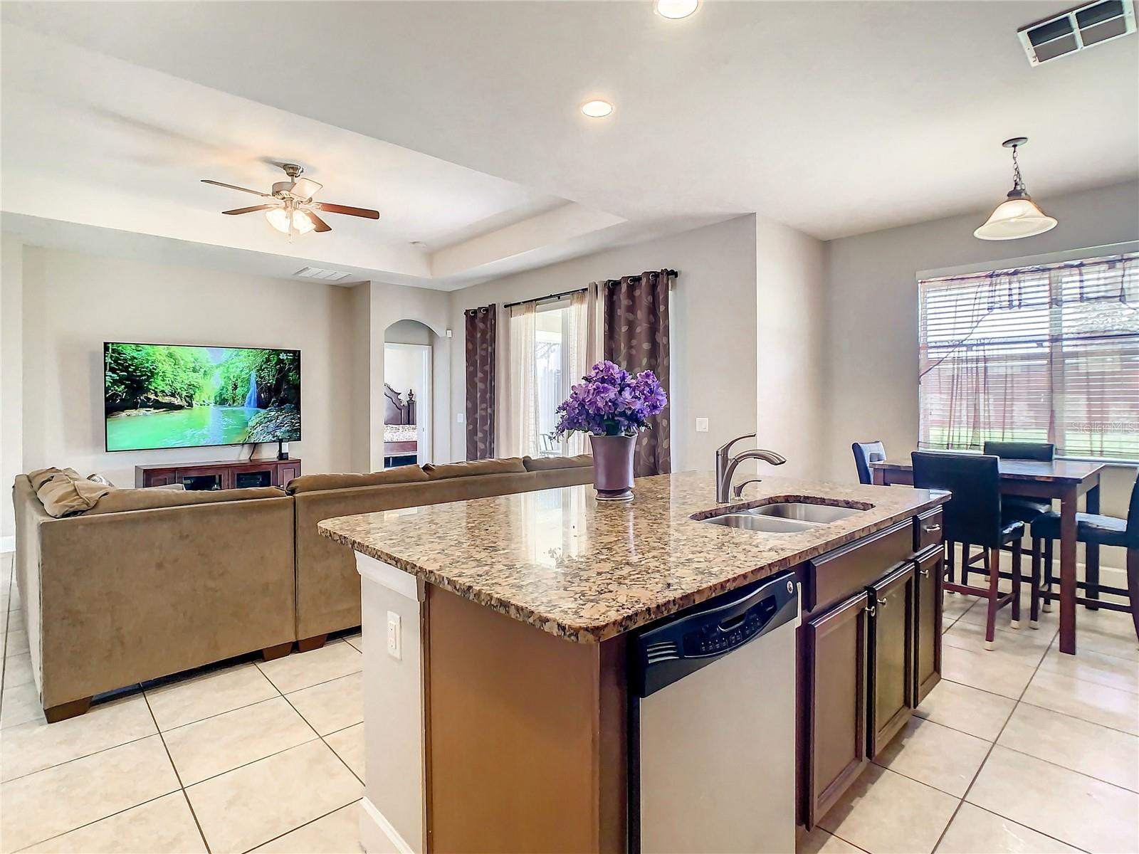 3067 ROLLING HILLS LN