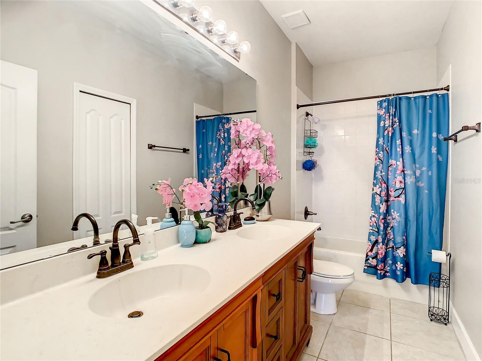 3067 ROLLING HILLS LN