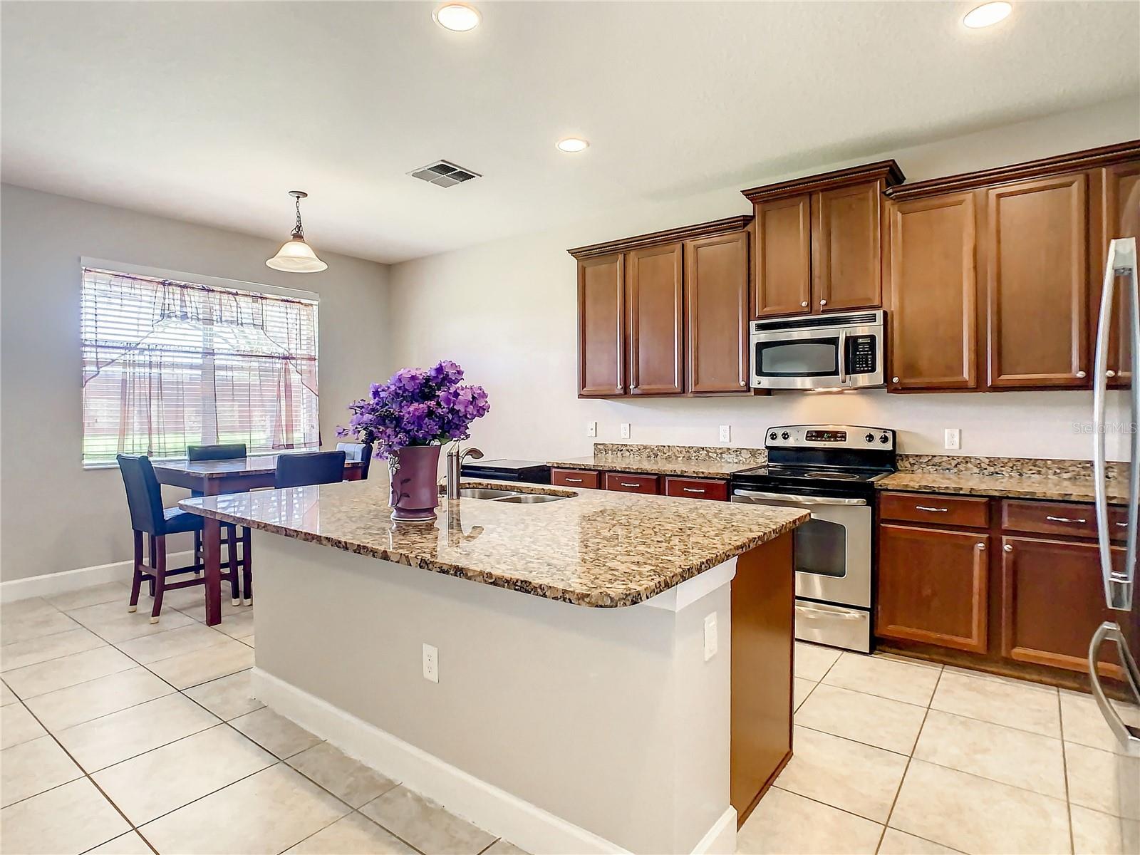 3067 ROLLING HILLS LN
