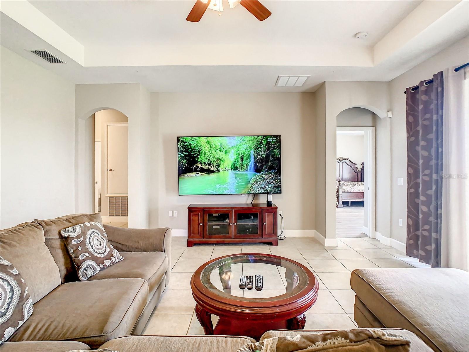 3067 ROLLING HILLS LN