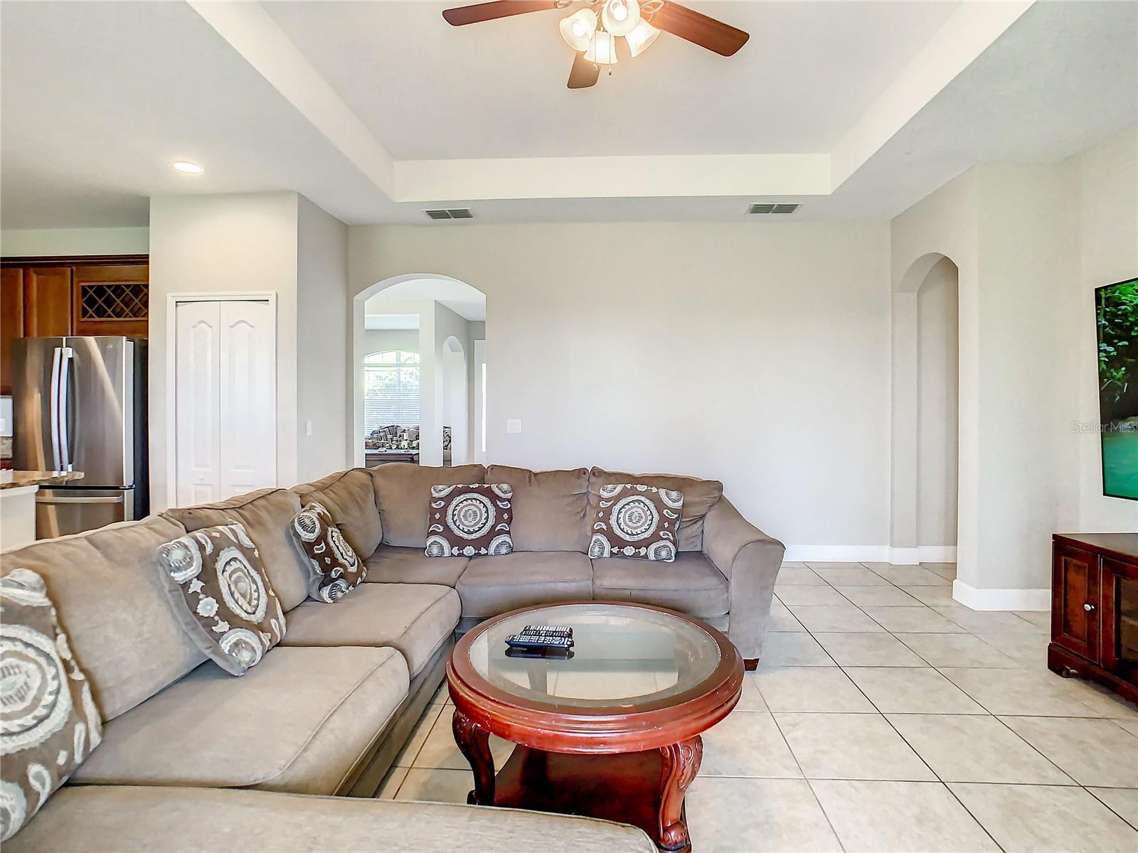 3067 ROLLING HILLS LN