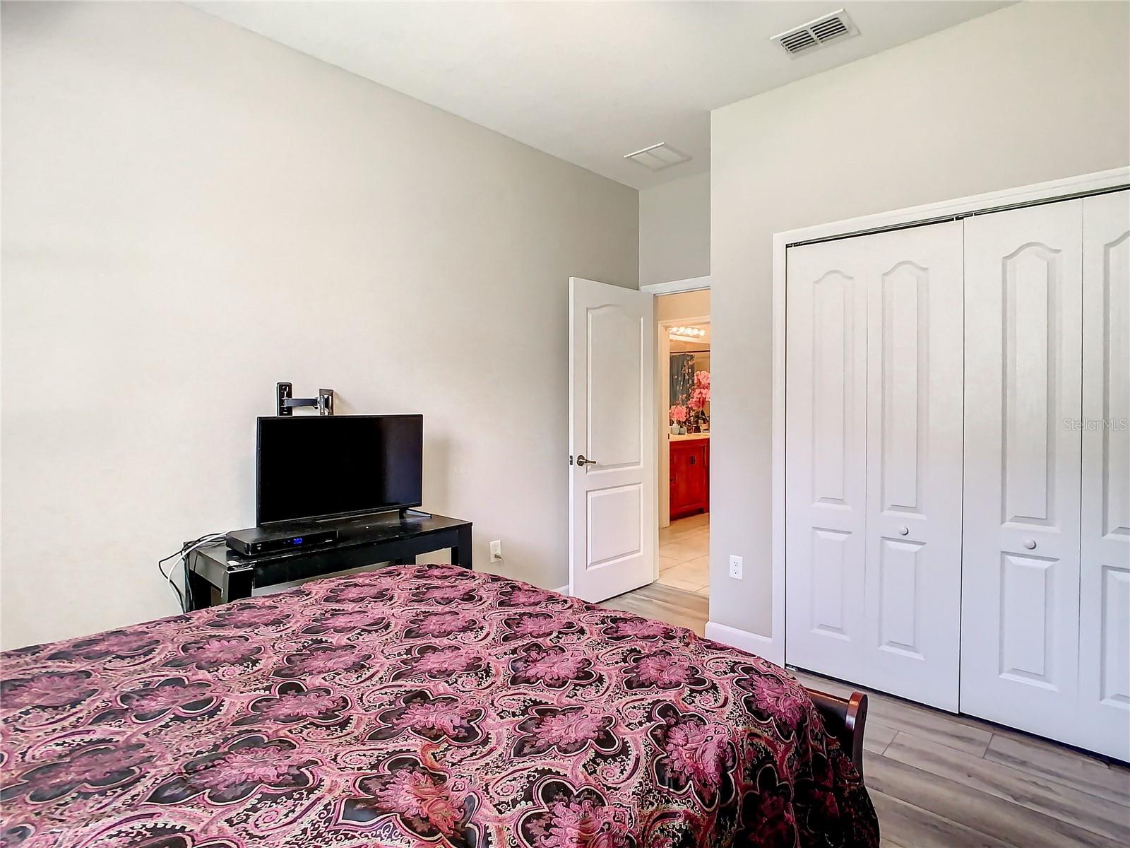 3067 ROLLING HILLS LN