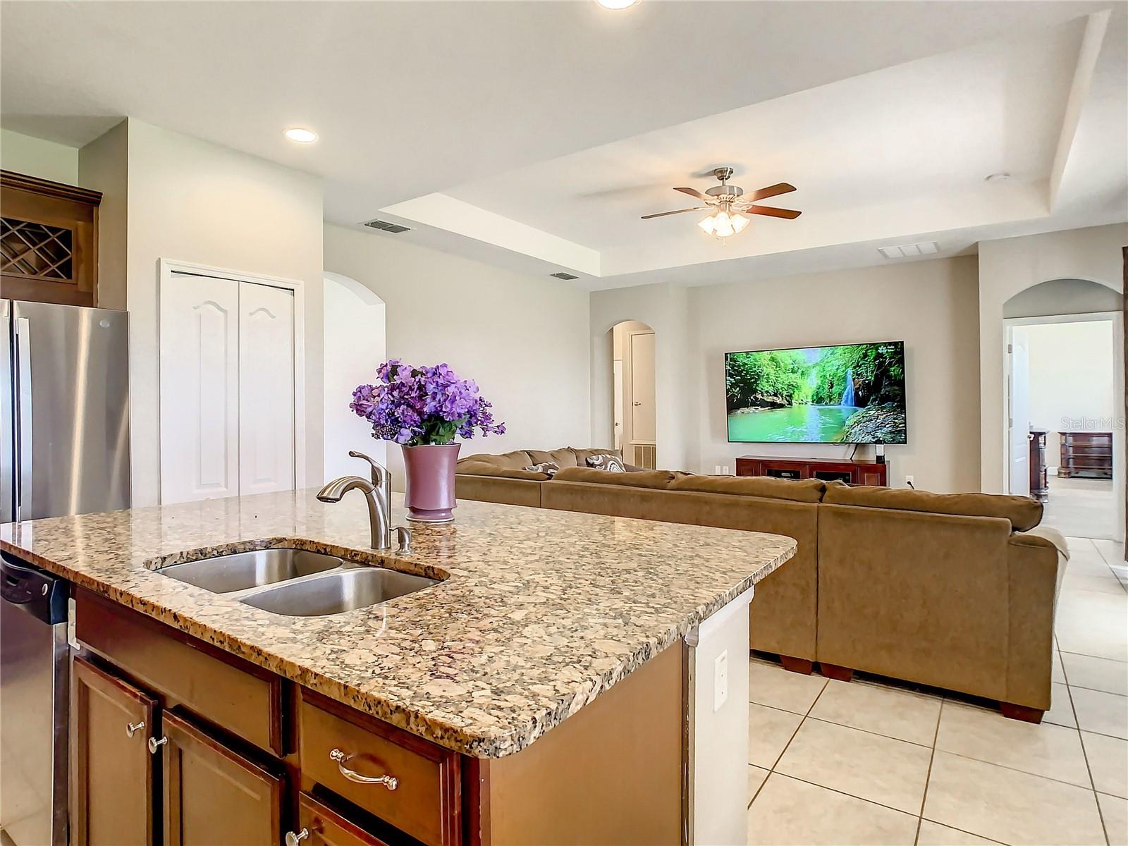 3067 ROLLING HILLS LN