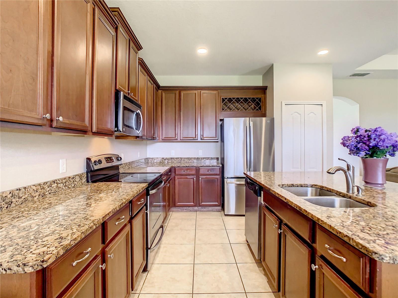 3067 ROLLING HILLS LN