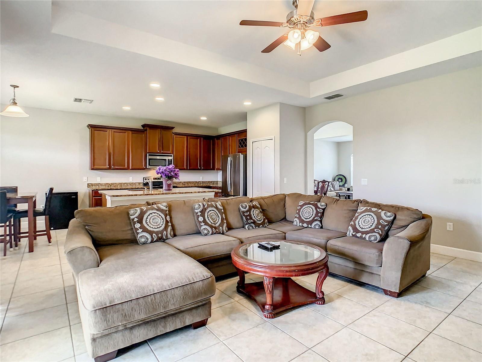 3067 ROLLING HILLS LN
