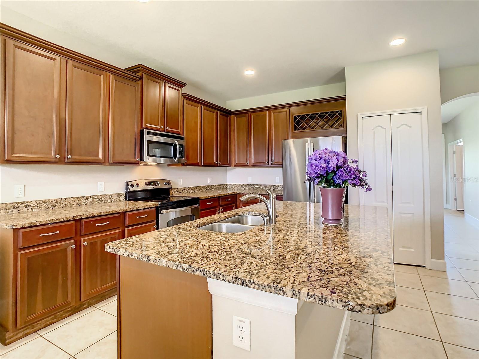 3067 ROLLING HILLS LN