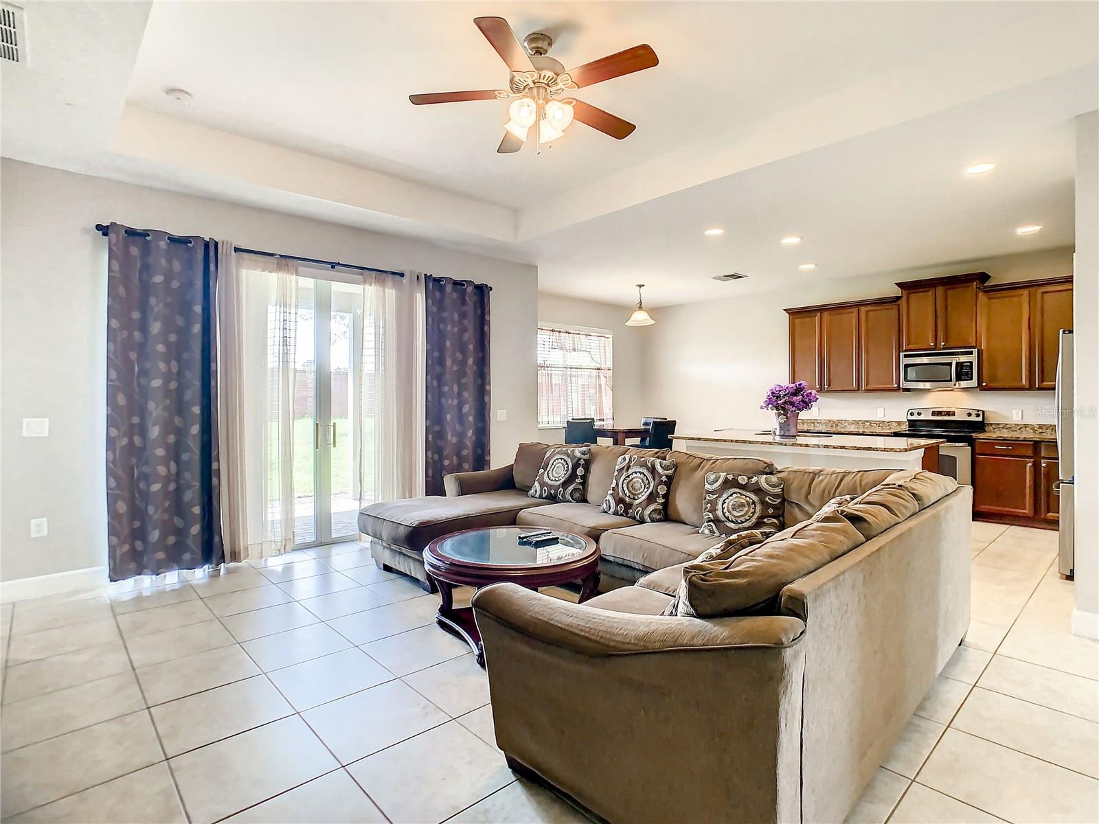 3067 ROLLING HILLS LN
