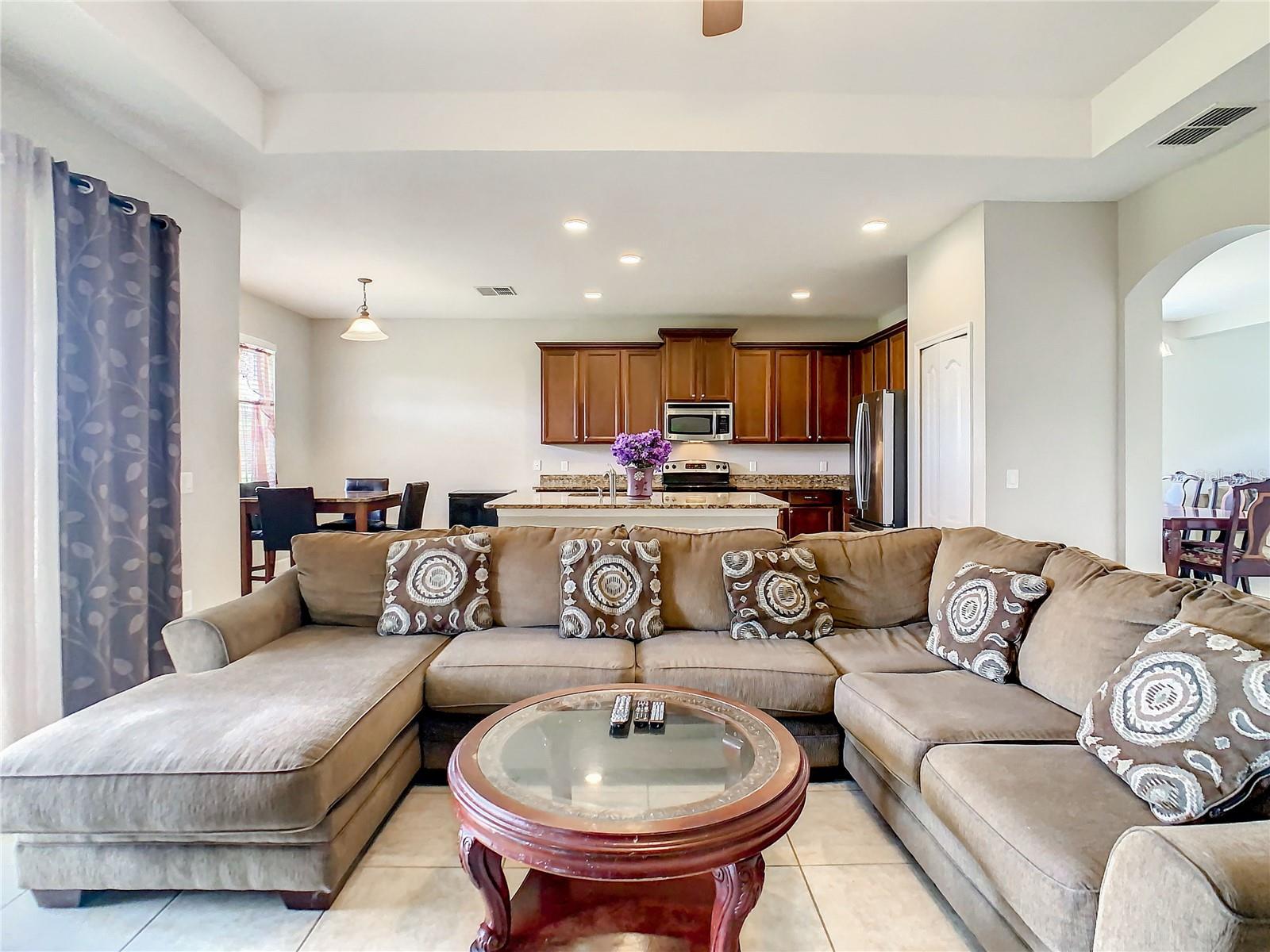 3067 ROLLING HILLS LN