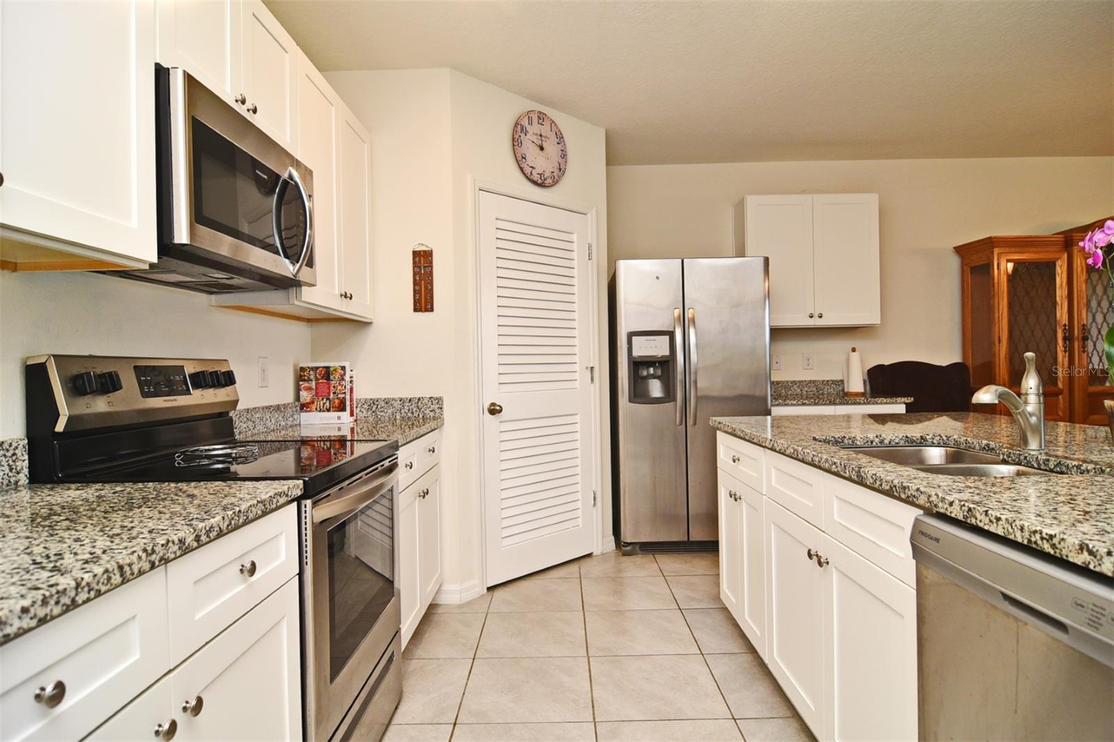 4195 LOOKING GLASS PL