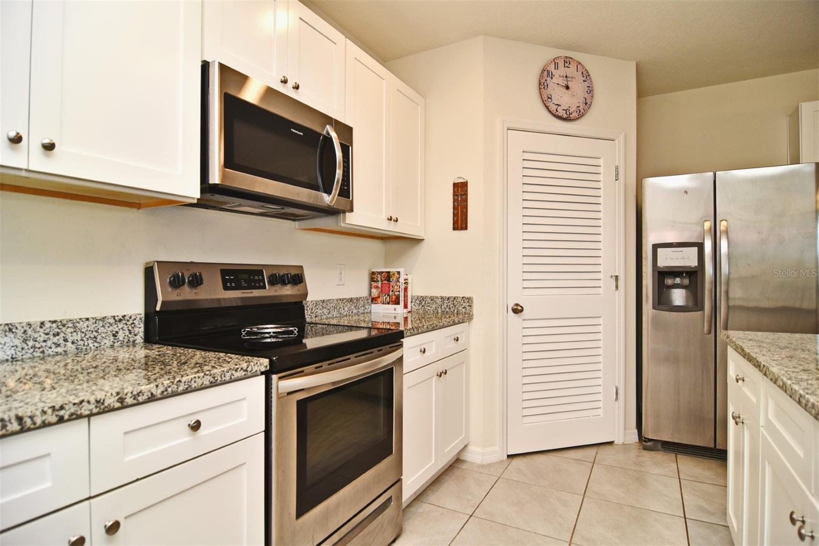 4195 LOOKING GLASS PL