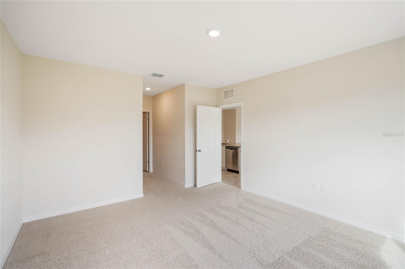 17129 EDGEMONT LN