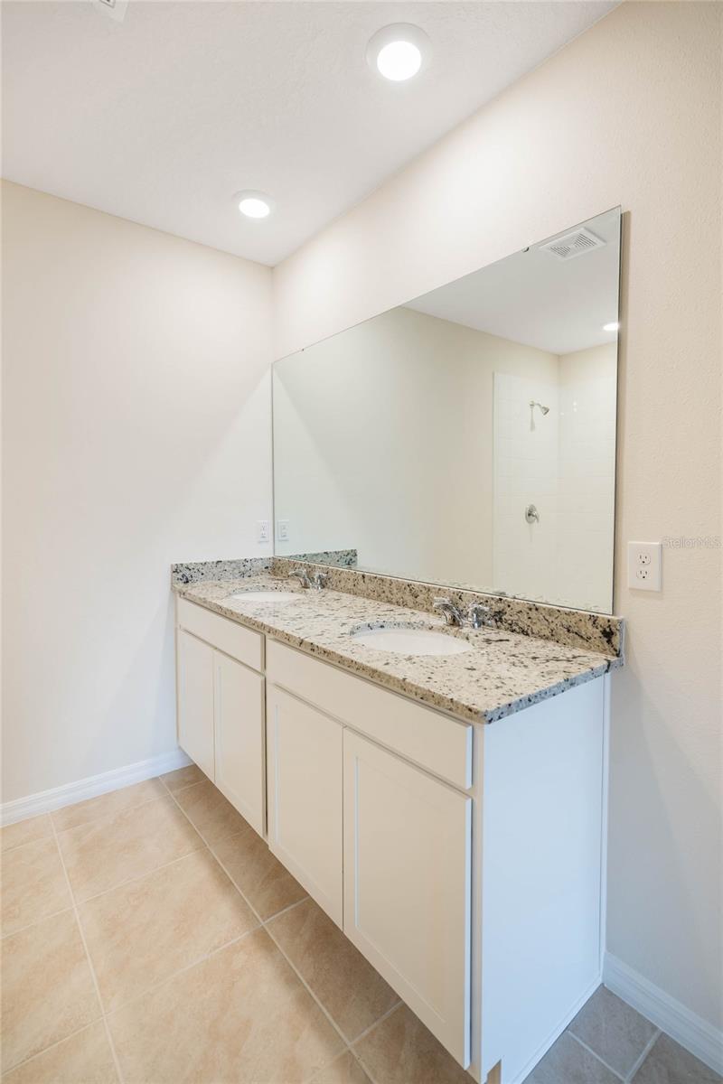 17129 EDGEMONT LN