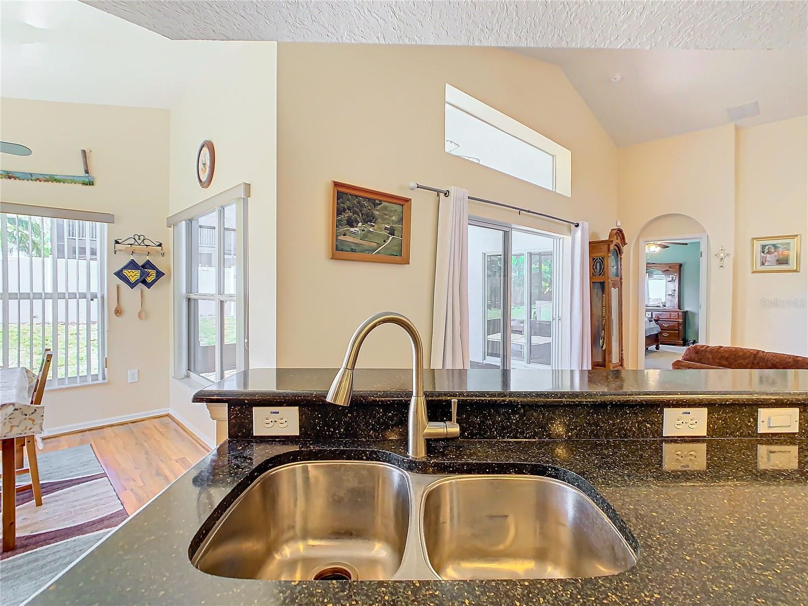 303 KNIGHTSBRIDGE CIR