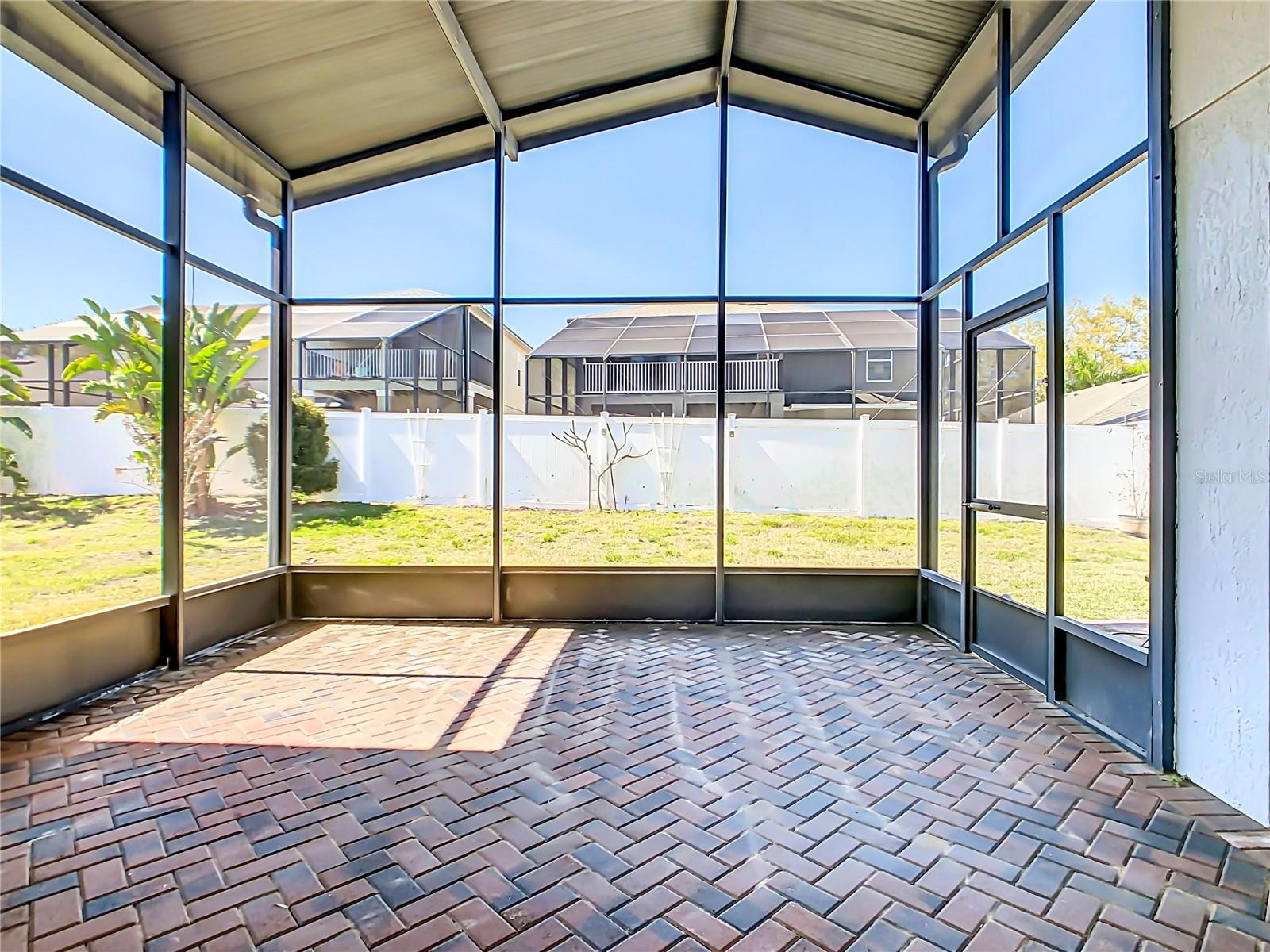 303 KNIGHTSBRIDGE CIR