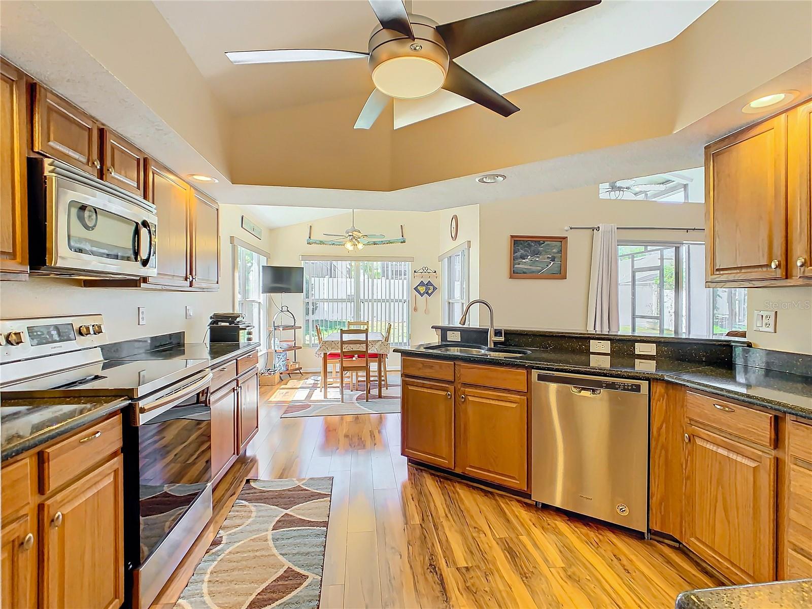 303 KNIGHTSBRIDGE CIR