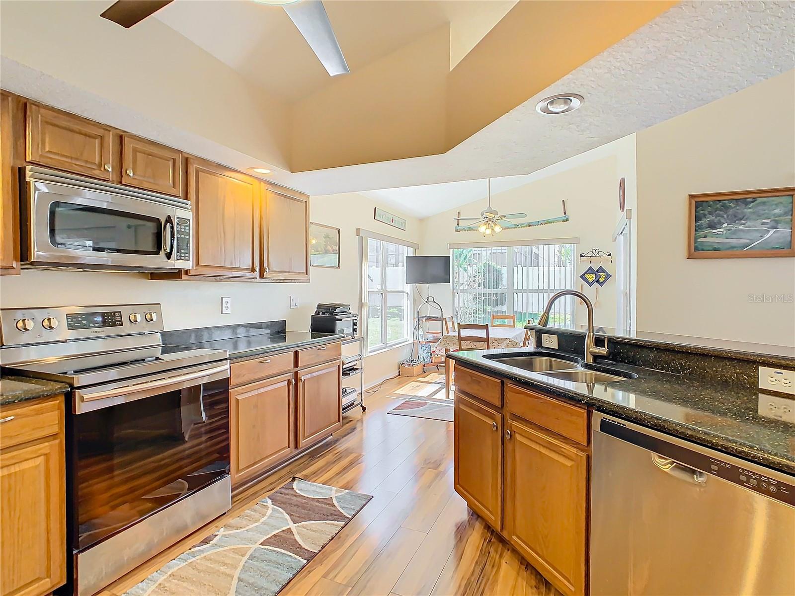 303 KNIGHTSBRIDGE CIR