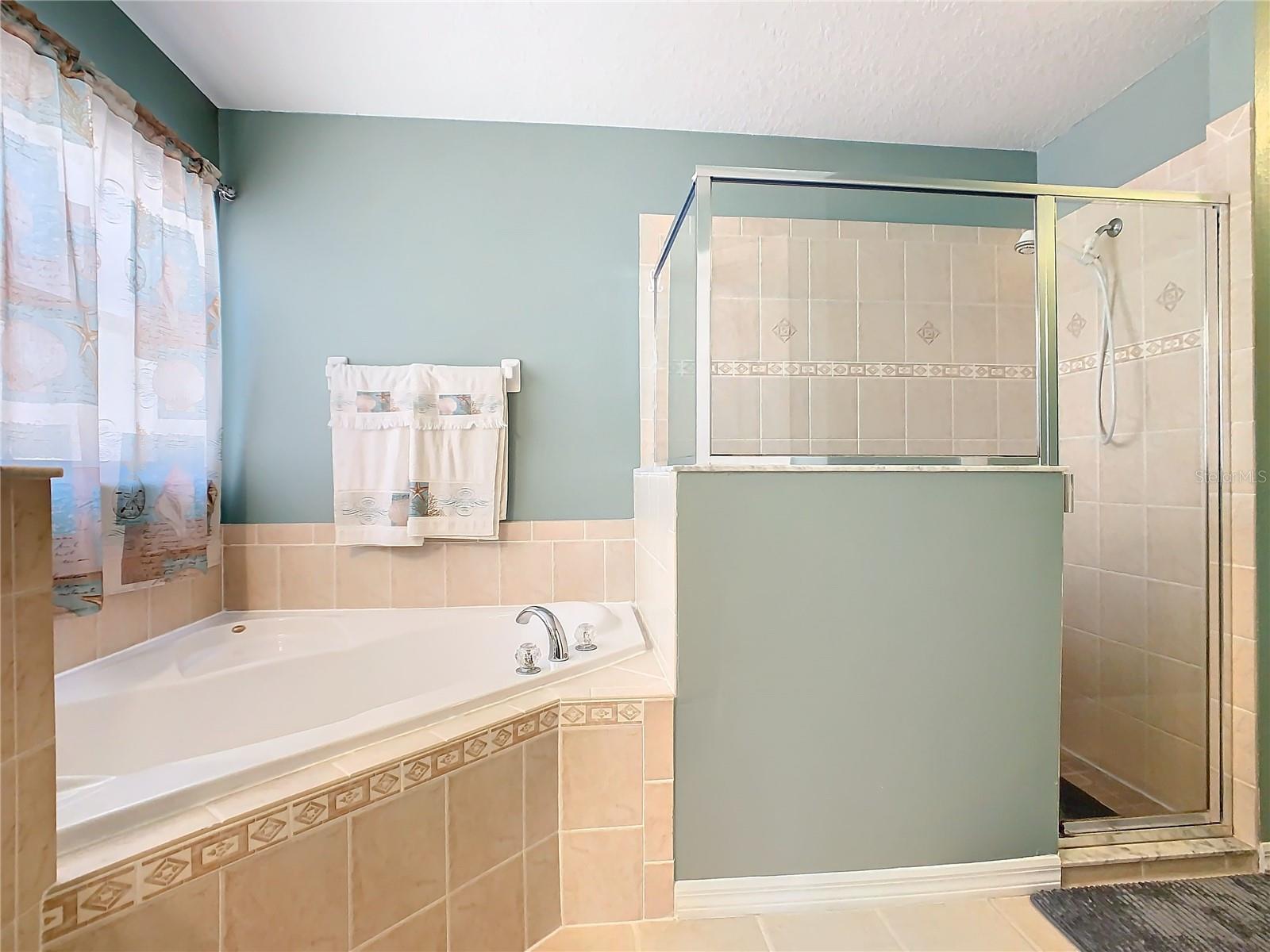 303 KNIGHTSBRIDGE CIR