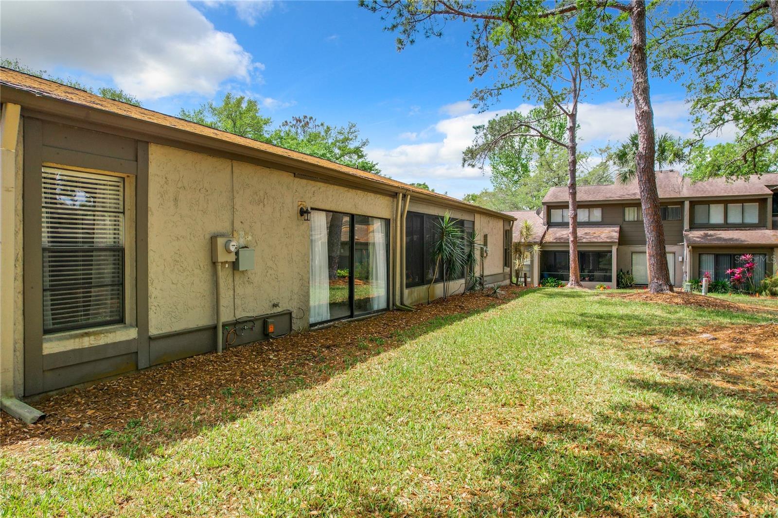 455 MEADOWOOD BLVD