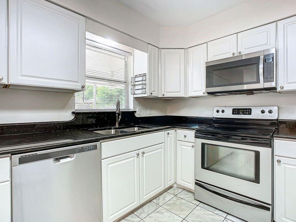 1805 SAINT CHARLES TER